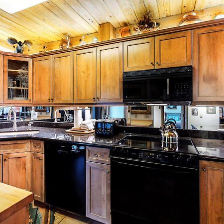 Interlude Condominiums 2-Bedroom Unit 209 Snowmass Village Room photo