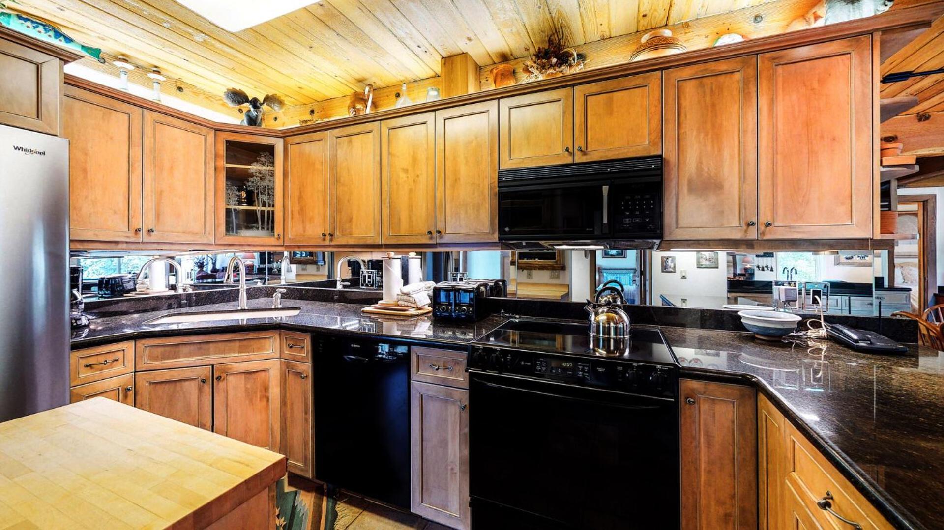 Interlude Condominiums 2-Bedroom Unit 209 Snowmass Village Room photo